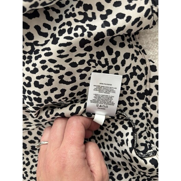 Express Women’s Button Down Shirt Cheetah Print Essential Blouse Size Medium - Picture 5 of 11